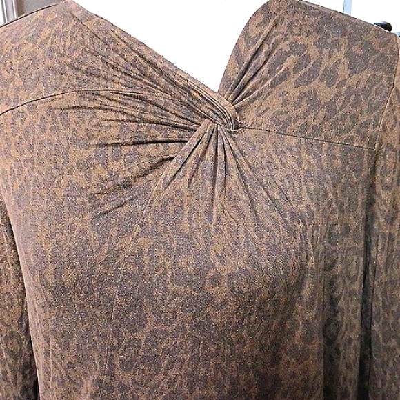XCVI Tops - XCVI WOMEN'S BROWN TOP SIZE MEDIUM